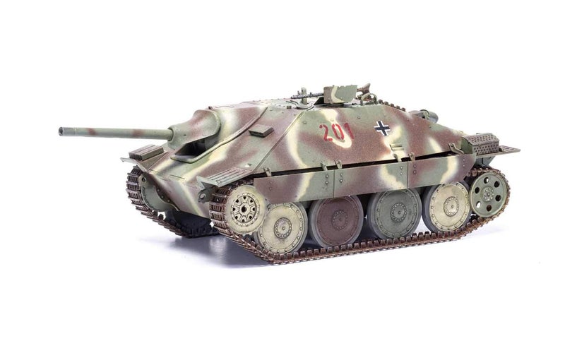 Airfix JagdPanzer 38 Tonne Hetzer Late Version 1:35 WWII Military Tank Plastic Model Kit A1353 - Image 2